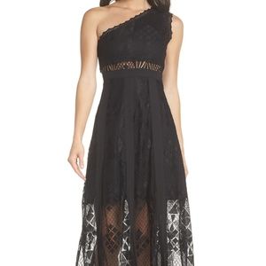 NWOT Juliet One-Shoulder Lace Gown